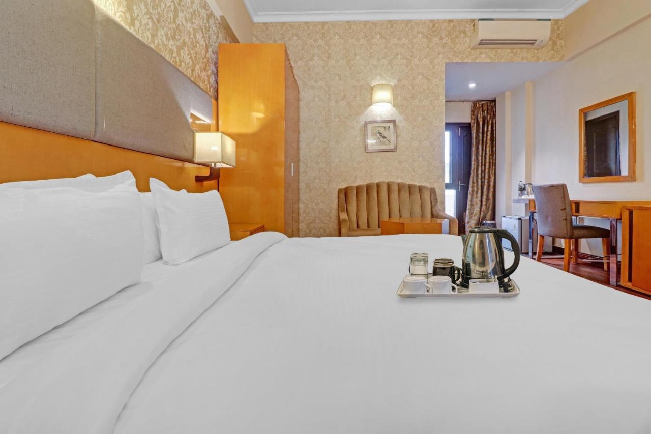 Oyo Townhouse 934 L'Elegant Hotel & Banquetby Ace Manor Газиабад Экстерьер фото