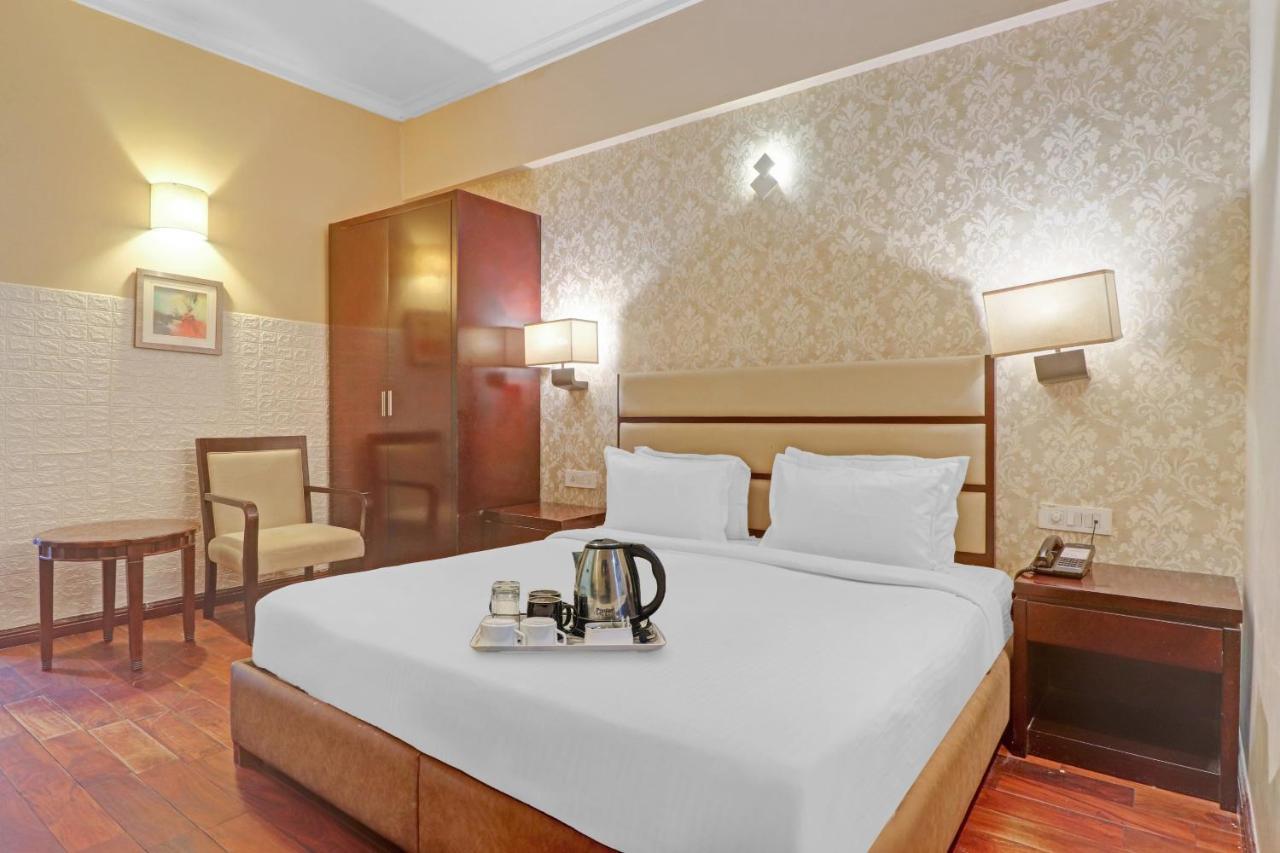 Oyo Townhouse 934 L'Elegant Hotel & Banquetby Ace Manor Газиабад Экстерьер фото